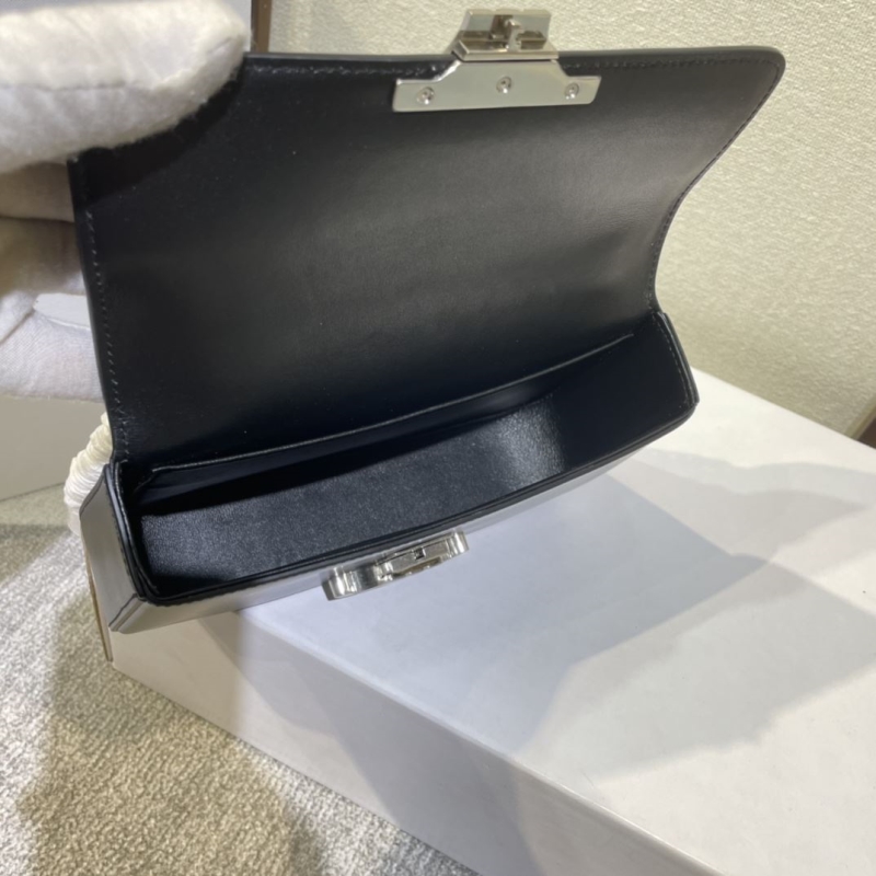 Ce1i*e triomphe bags